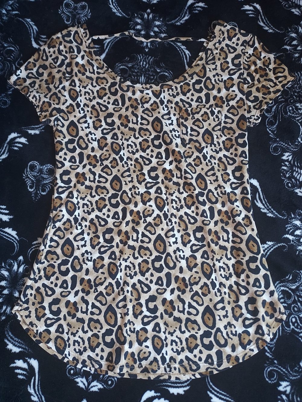 No Boundaries Leopard Print Short Sleeve Top - Tan/Black